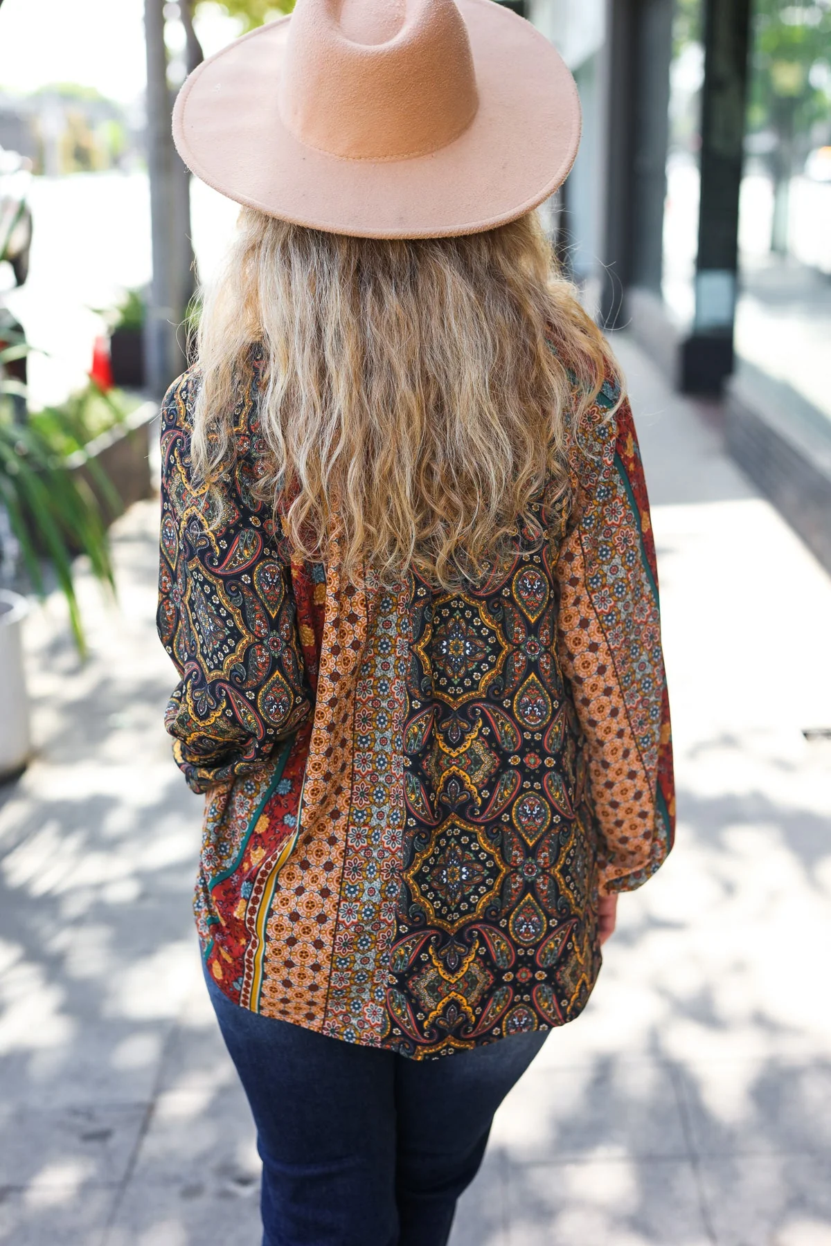 Weekend Ready Black & Rust Paisley Raglan Keyhole Tie Top (Open Pack) - Image 18