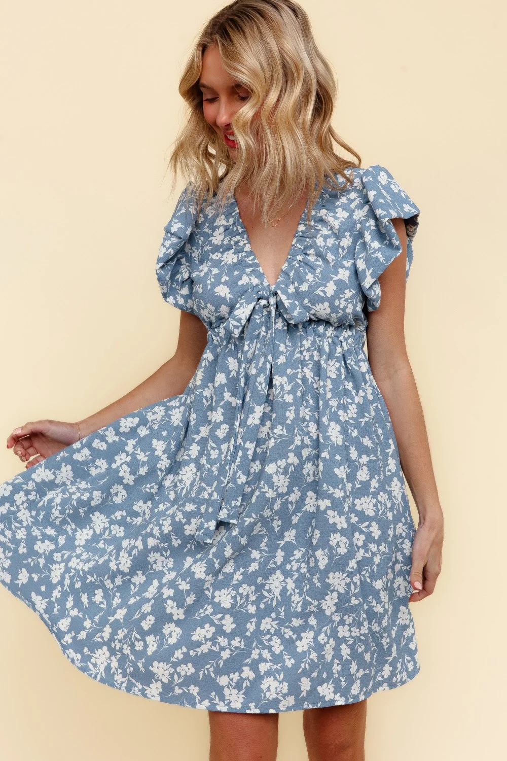 GATHERED BAND V NECK BABYDOLL FLORAL WOVEN DRESS - Image 6