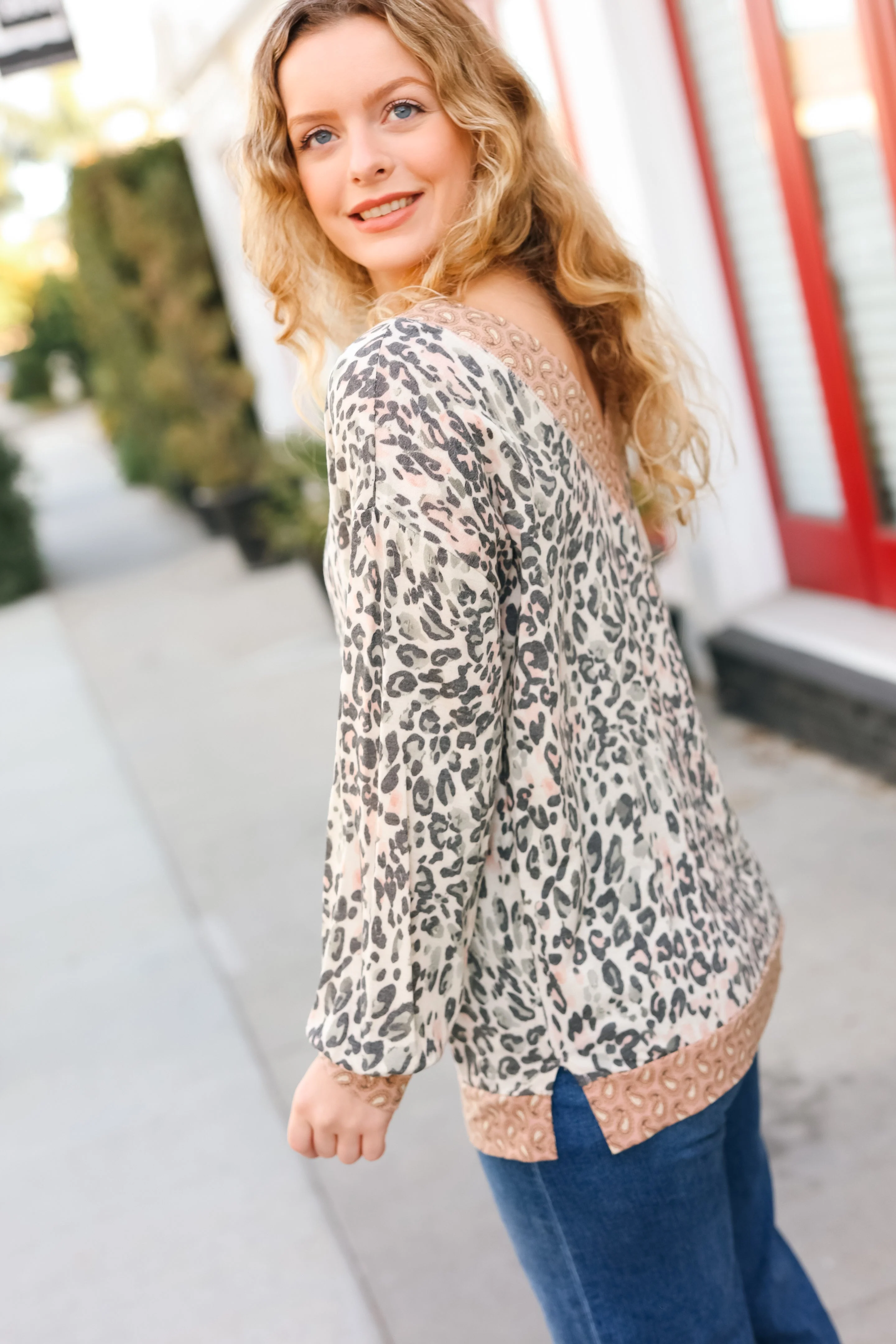 Go All Out Cream Animal Print Paisley Print V Neck Top (Open Pack) - Image 6