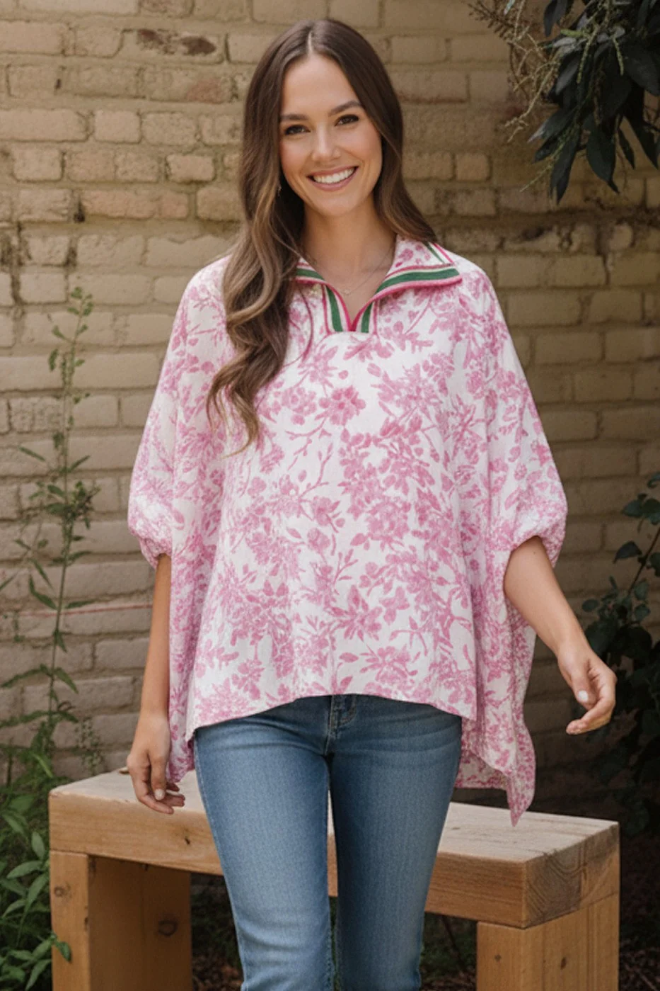 TAPED COLLAR NOTCH NECK FLORAL WOVEN TOP